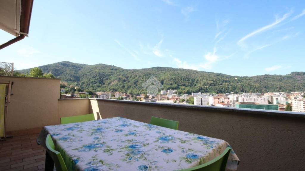 appartamento in vendita a Como in zona Ponte Chiasso