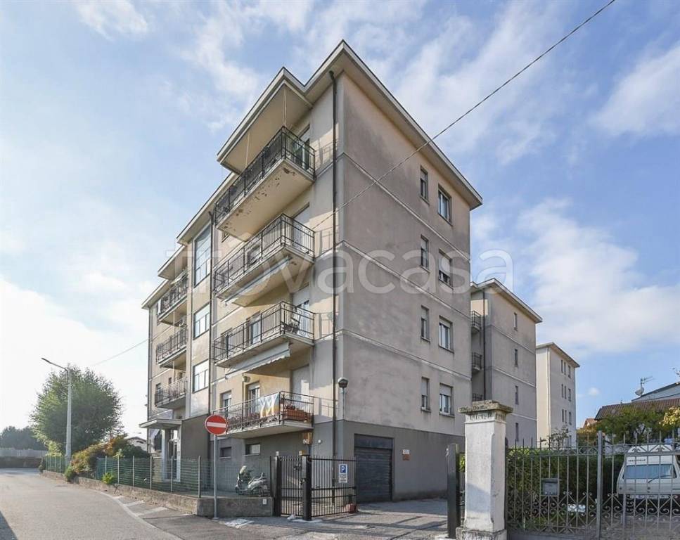 appartamento in vendita a Como in zona Camerlata