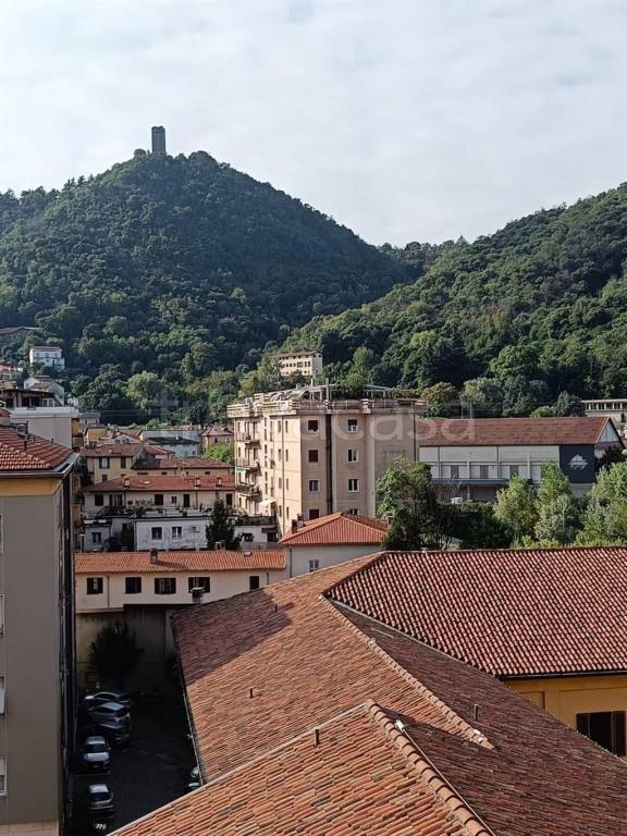appartamento in vendita a Como in zona Borghi