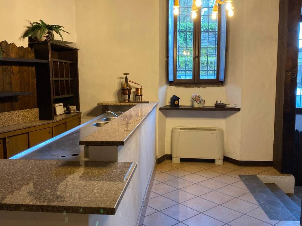 casa semindipendente in vendita a Como in zona Como Centro