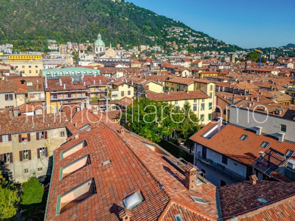 appartamento in vendita a Como in zona Piazza Volta