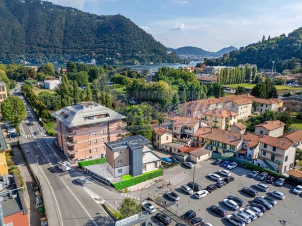 appartamento in vendita a Como in zona Tavernola
