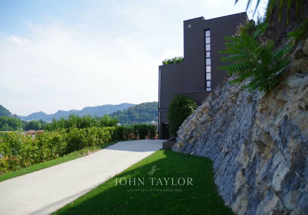 casa indipendente in vendita a Como in zona Tavernola