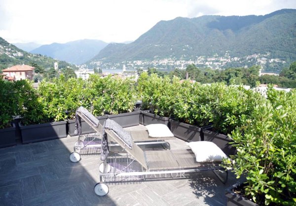 casa indipendente in vendita a Como in zona Tavernola