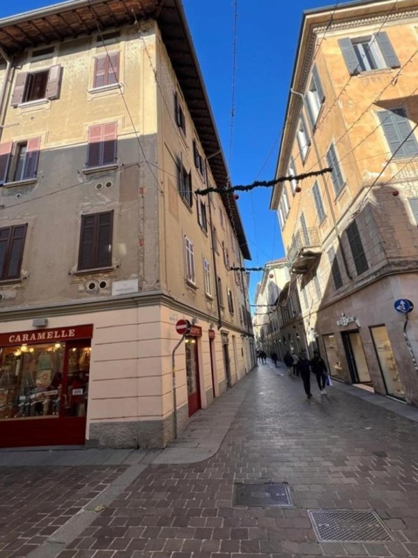 appartamento in vendita a Como in zona Como Centro