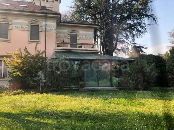 appartamento in vendita a Como in zona Breccia