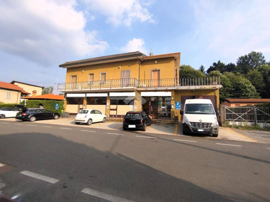 negozio in vendita a Como in zona Acquanera