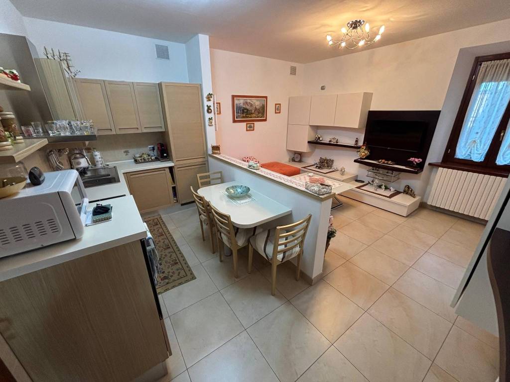appartamento in vendita a Como in zona Breccia