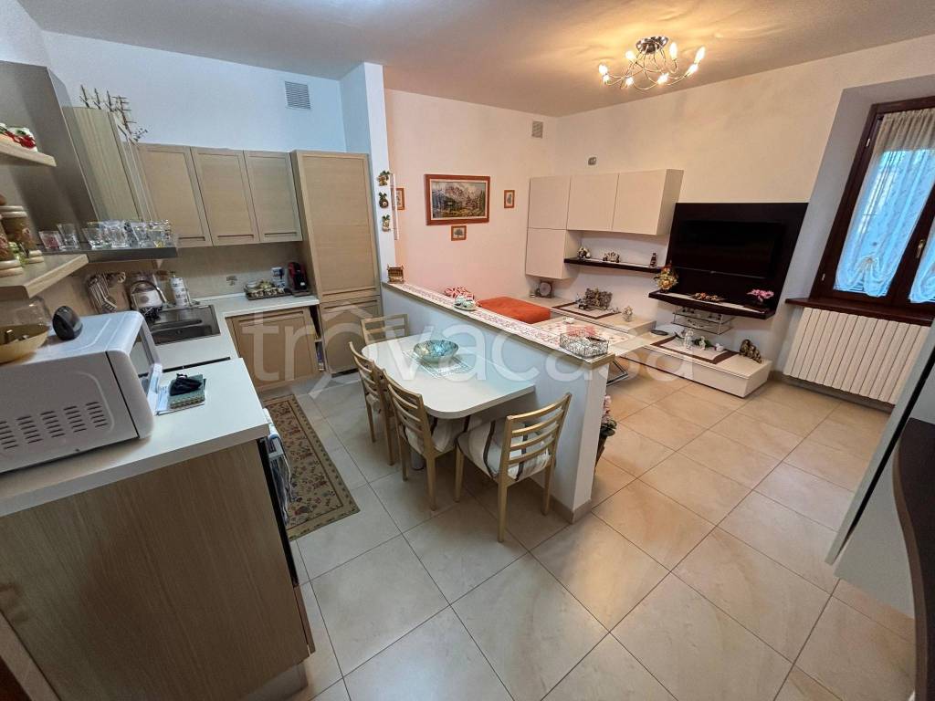 appartamento in vendita a Como in zona Breccia