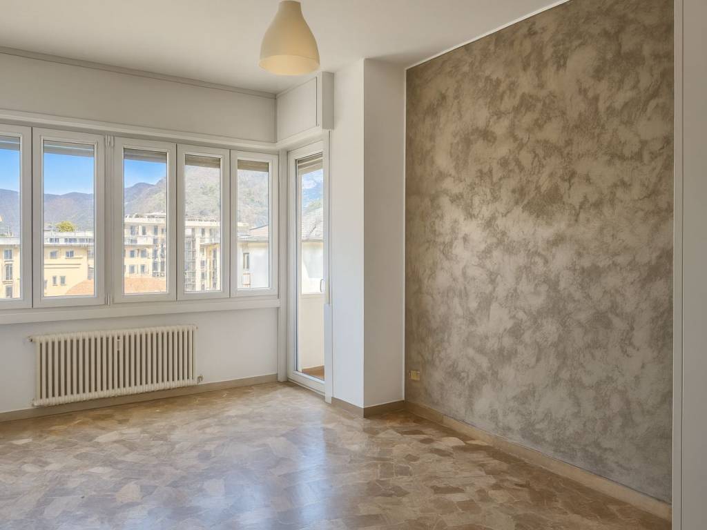 appartamento in vendita a Como in zona Lora