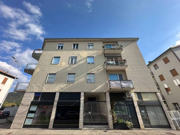 appartamento in vendita a Como in zona Camerlata