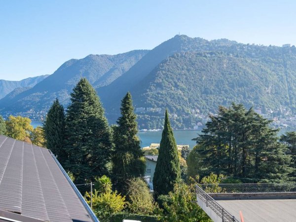 casa indipendente in vendita a Como in zona Villa Olmo