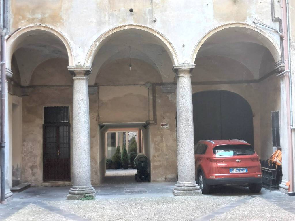 appartamento in vendita a Como in zona Como Centro