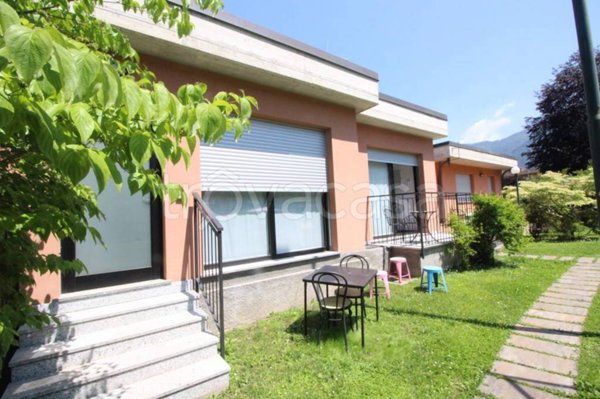 casa indipendente in vendita a Como in zona Tavernola