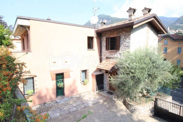 casa indipendente in vendita a Como in zona Tavernola
