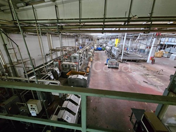 capannone in vendita a Como in zona Camerlata