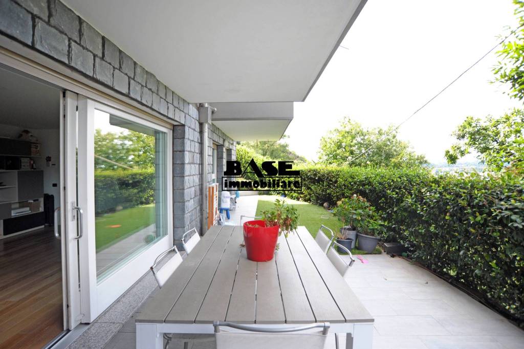 appartamento in vendita a Como in zona Lora