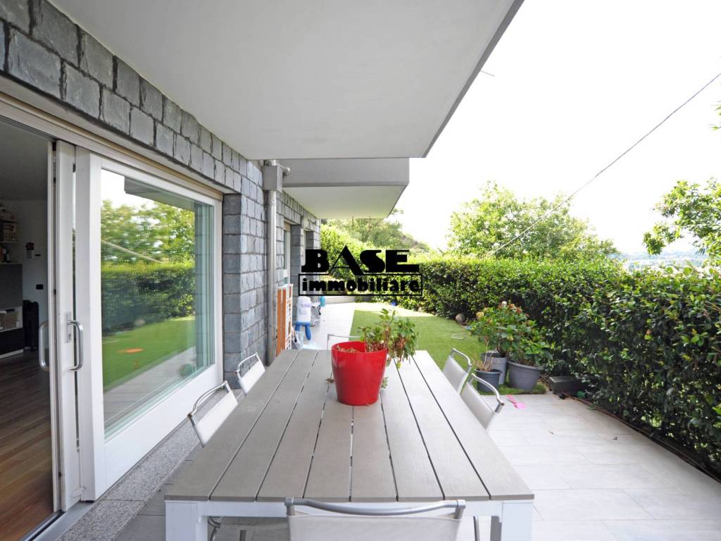 appartamento in vendita a Como in zona Lora