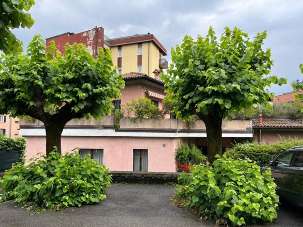 casa indipendente in vendita a Como in zona Tavernola