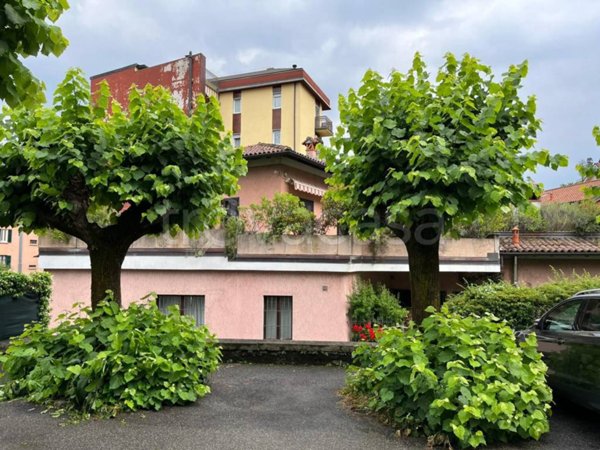 casa indipendente in vendita a Como in zona Tavernola