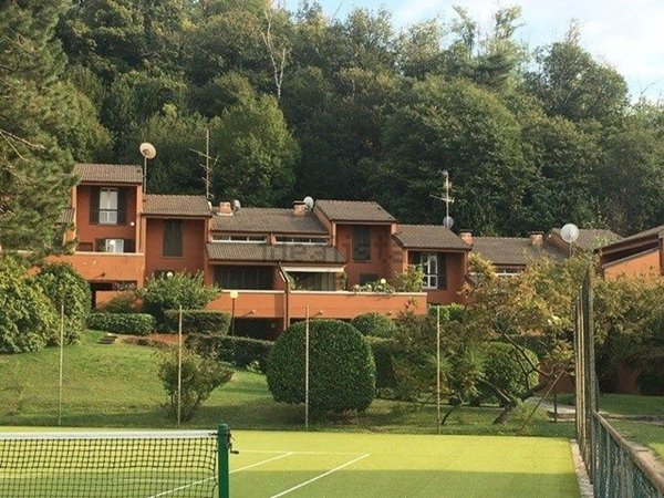 casa indipendente in vendita a Como in zona Muggiò