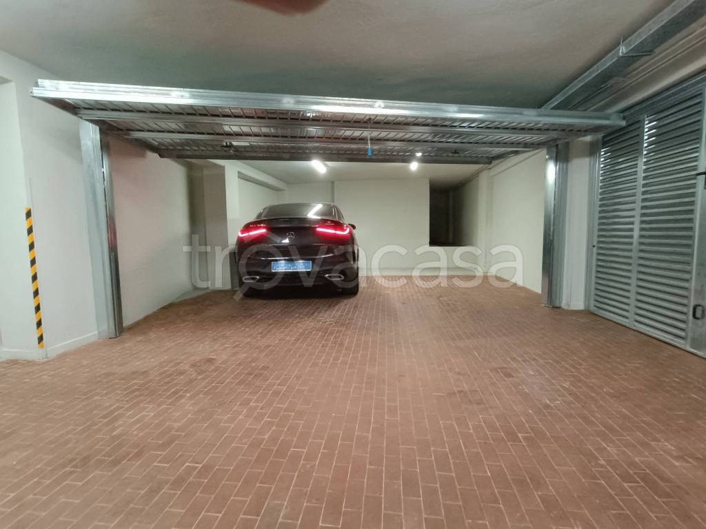 locale di sgombero in vendita a Como in zona Valduce