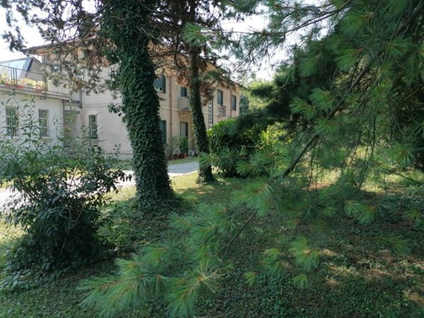 locale commerciale in vendita a Como in zona Breccia