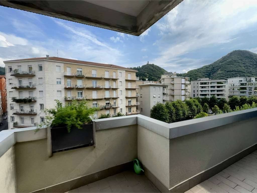 appartamento in vendita a Como in zona Borghi