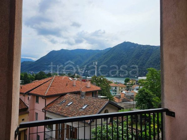 appartamento in vendita a Como in zona Tavernola