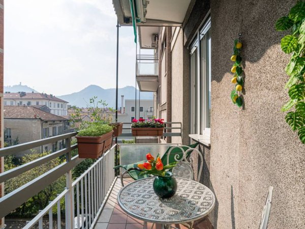 appartamento in vendita a Como in zona Borghi