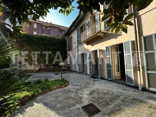 casa indipendente in vendita a Como in zona Viale Varese