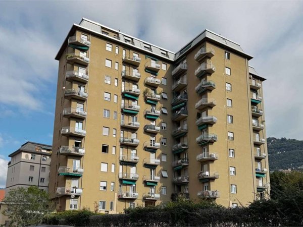 appartamento in vendita a Como in zona Borghi