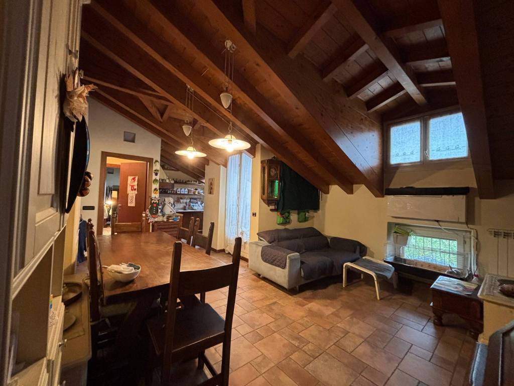 appartamento in vendita a Como in zona Albate