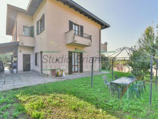 casa indipendente in vendita a Como in zona Albate