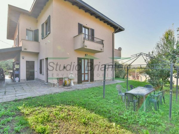 casa indipendente in vendita a Como in zona Albate