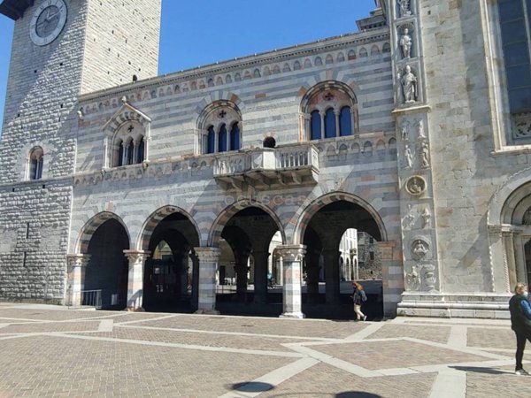intera palazzina in vendita a Como in zona Como Centro