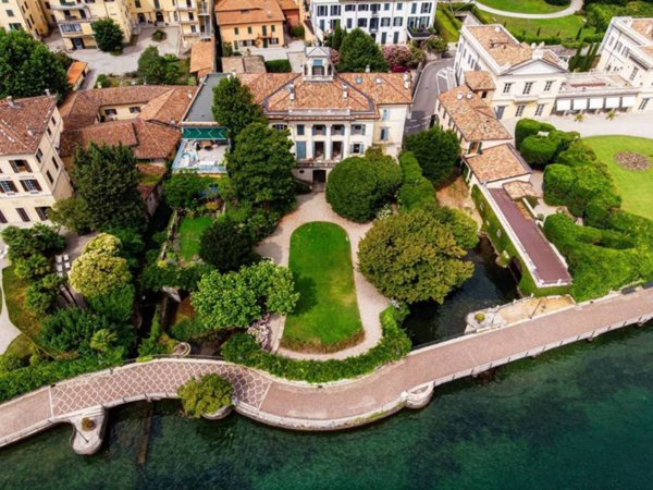 casa indipendente in vendita a Como in zona Villa Olmo