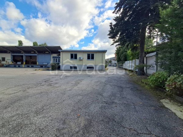 capannone in vendita a Como in zona Camerlata