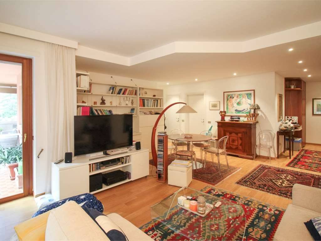 appartamento in vendita a Como in zona Lora