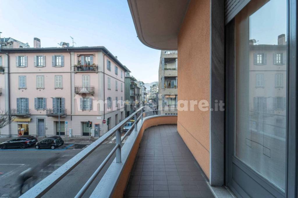 appartamento in vendita a Como in zona Borghi