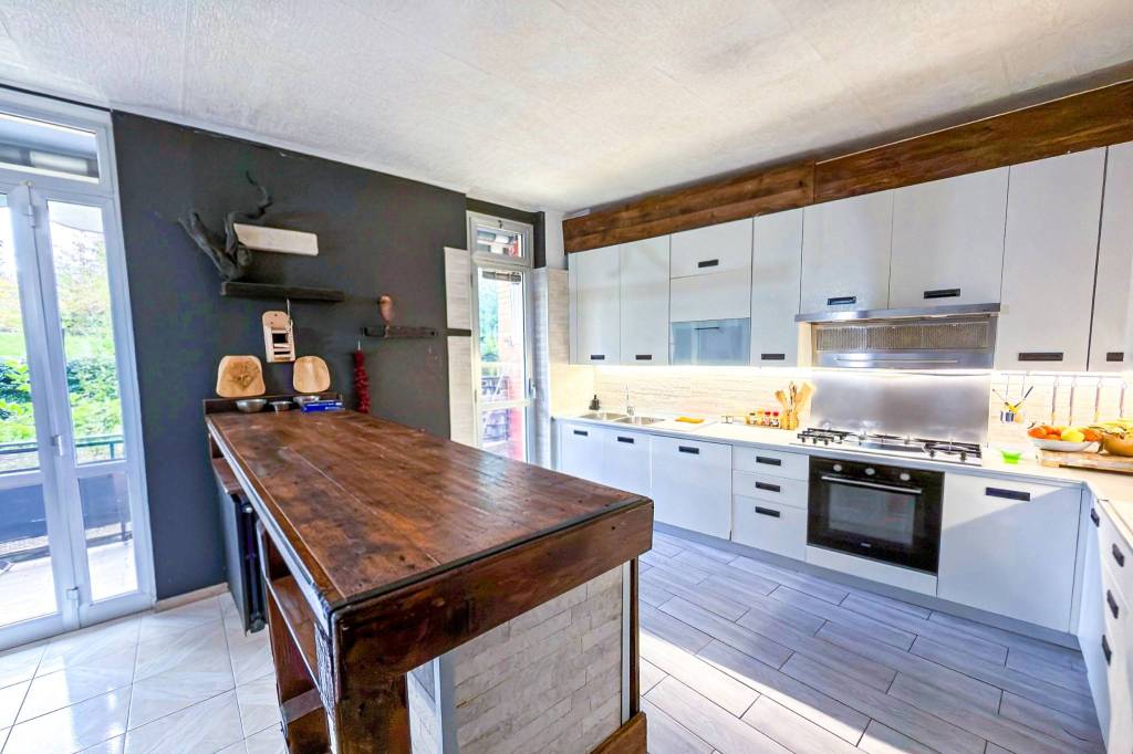 appartamento in vendita a Como in zona Sagnino