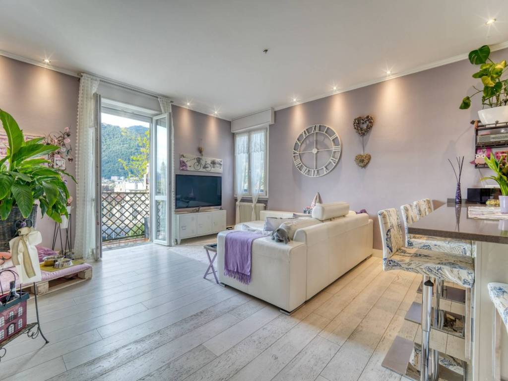 appartamento in vendita a Como in zona Borghi