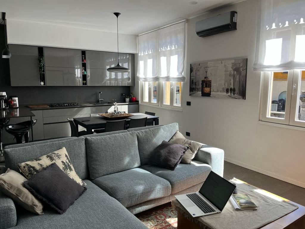 appartamento in vendita a Como in zona Borghi