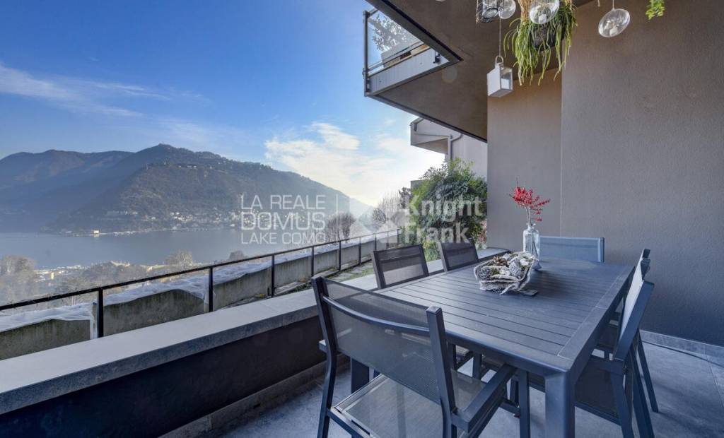 appartamento in vendita a Como in zona Villa Olmo