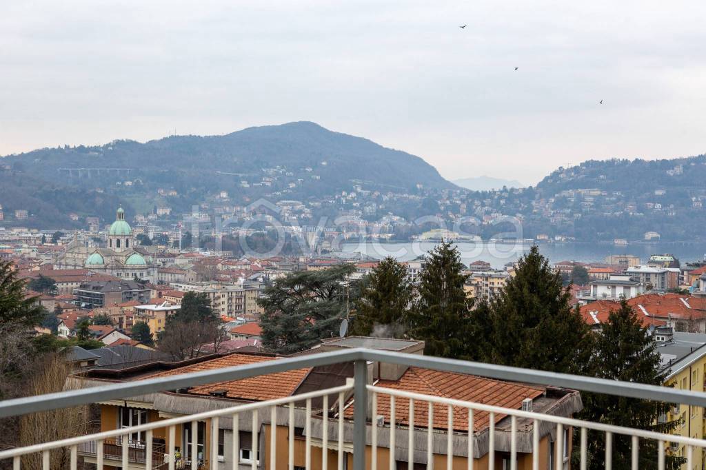 appartamento in vendita a Como in zona Valduce