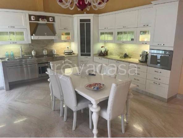 appartamento in vendita a Como in zona Rebbio