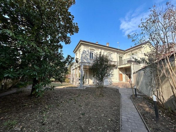 casa indipendente in vendita a Como in zona Borghi