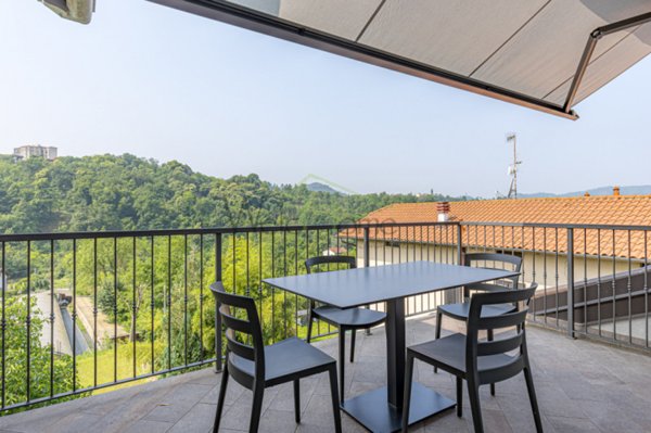 appartamento in vendita a Como in zona Camnago Volta