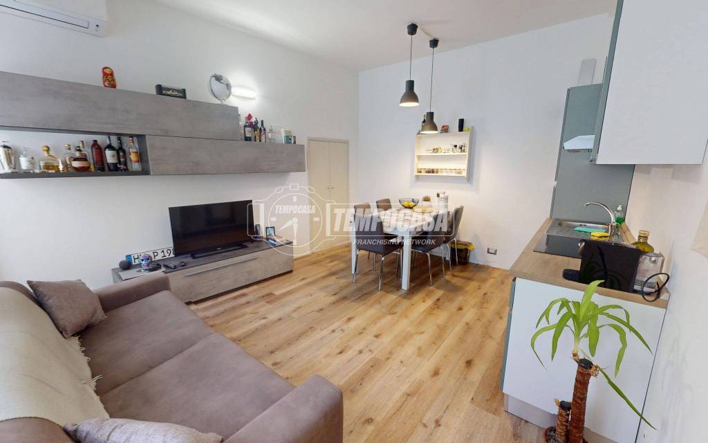 appartamento in vendita a Como in zona Borghi