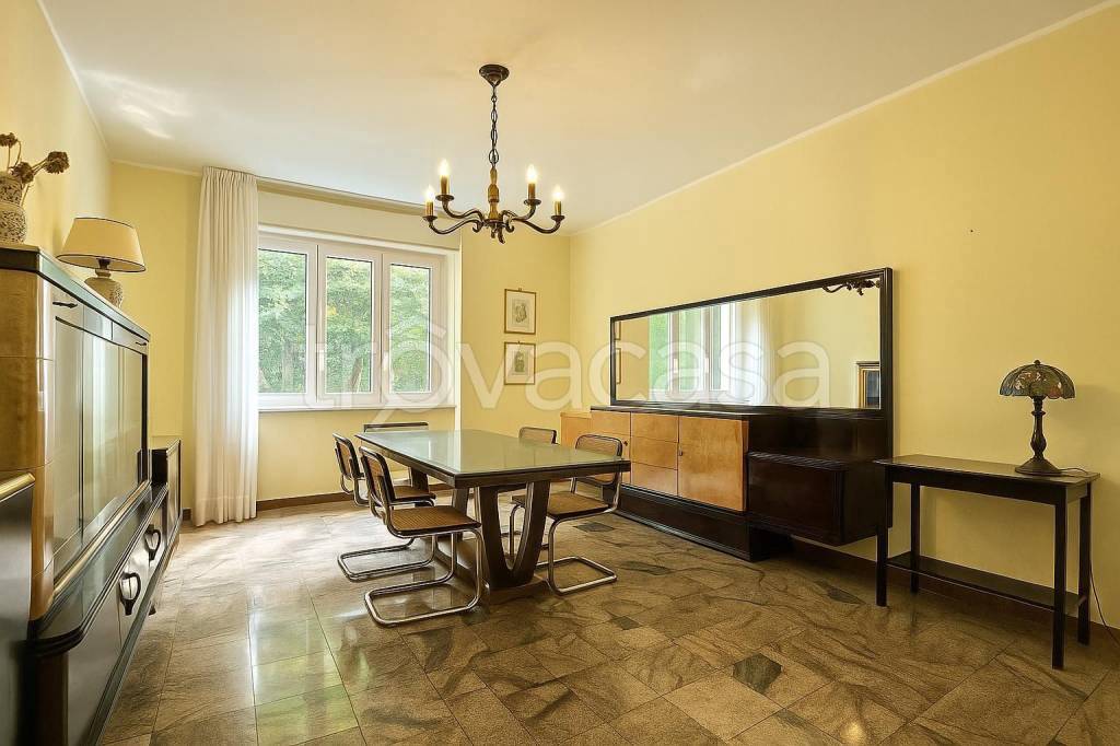 appartamento in vendita a Como in zona Borghi